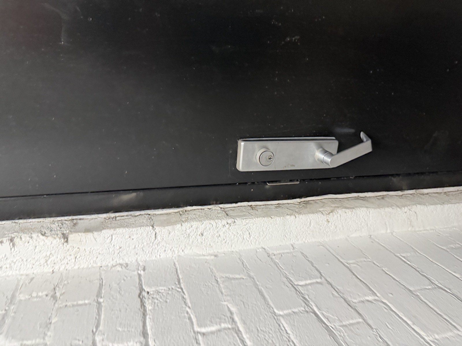 Stair A - Floor 0 - Broken Door Handle